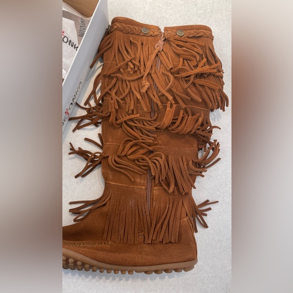 Minnetonka Women's Five-Layer Fringe Boots| Size 9 - Picture 2 of 9
